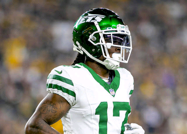 BREAKING NEWS : New York jets part ways with star Receiver Davante Adams who is joining Los Angeles Chargers after contract termination with the new york jets.